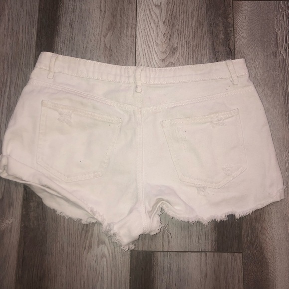 FOREVER 21 WHITE SHORTS - Picture 2 of 3